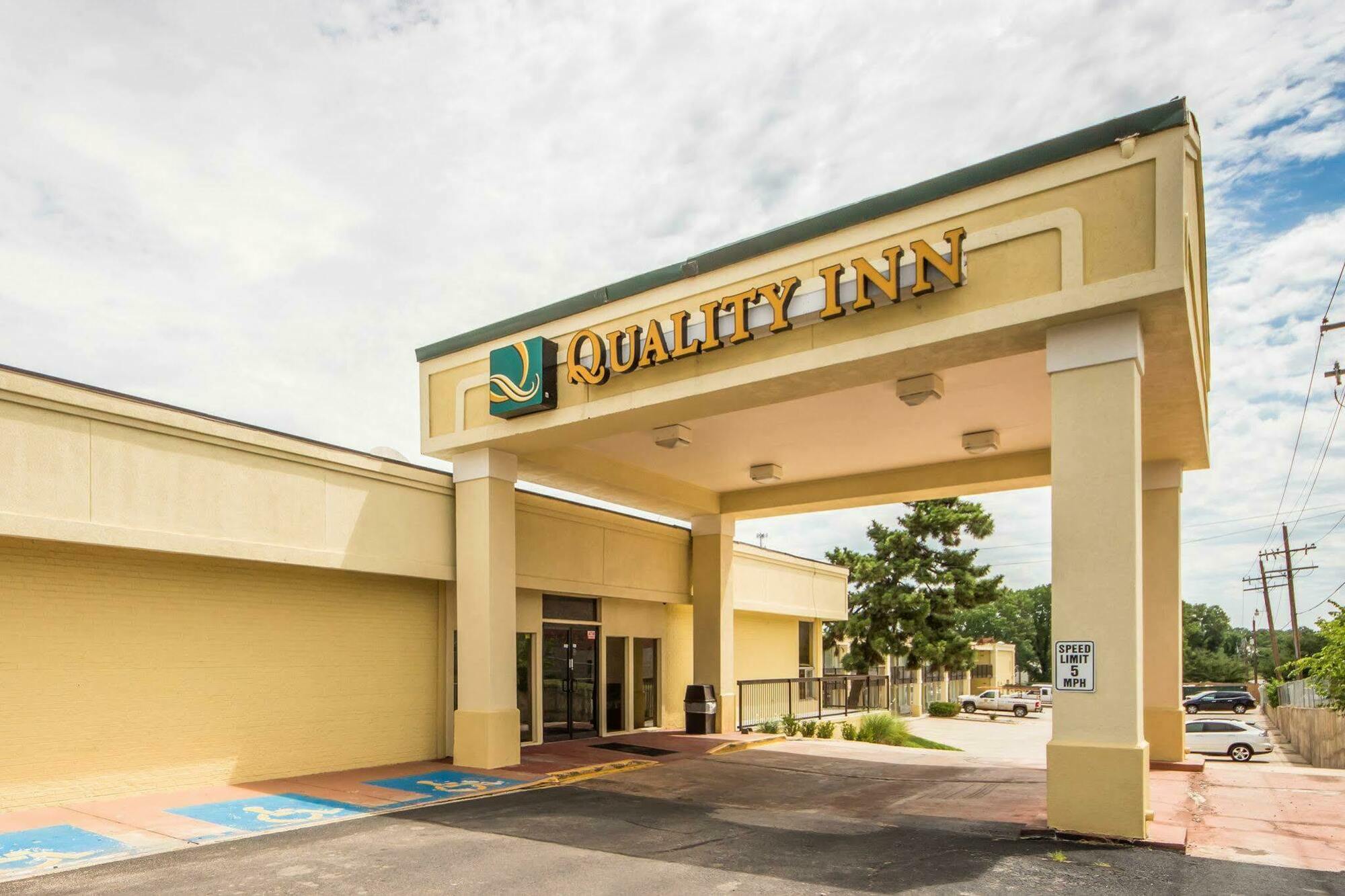 Quality Inn Ponca City Route 77 Exterior photo
